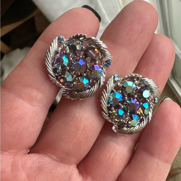 Vintage Aurora Borealis Earrings
Lisner - Picture 5 of 6
